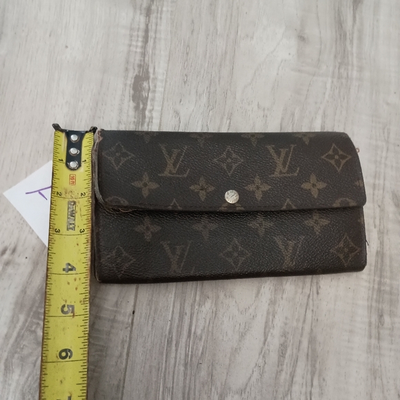 Louis Vuitton Long Wallet - Picture 12 of 12